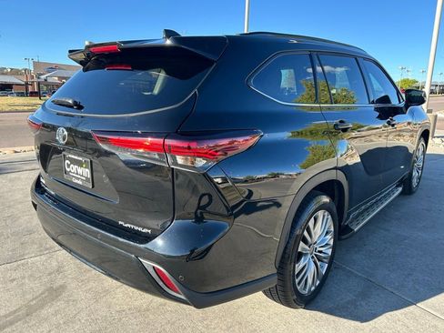 Used 2024 Toyota Highlander Platinum image 8