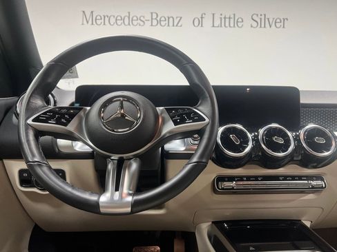 Used 2025 Mercedes-Benz GLB 250 4MATIC image 31