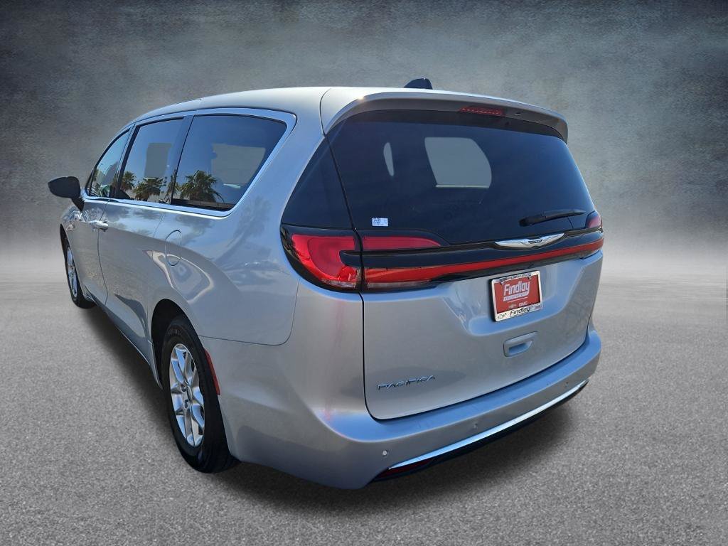 Used 2024 Chrysler Pacifica Touring-L FWD image 6