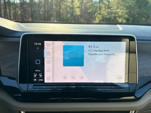 Used 2024 Volkswagen Atlas SE w/ Black Wheel Package image 23