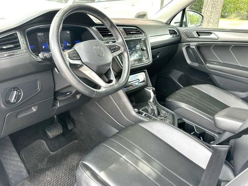 Used 2022 Volkswagen Tiguan SE AWD/4WD image 18