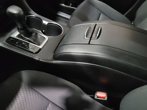 Used 2019 Toyota Highlander LE AWD/4WD image 26