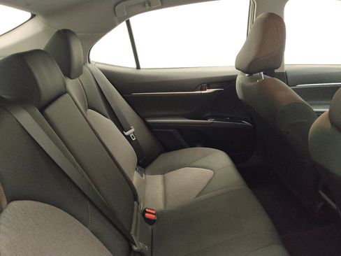 Used 2018 Toyota Camry LE image 19