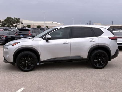 Used 2023 Nissan Rogue SV FWD image 3