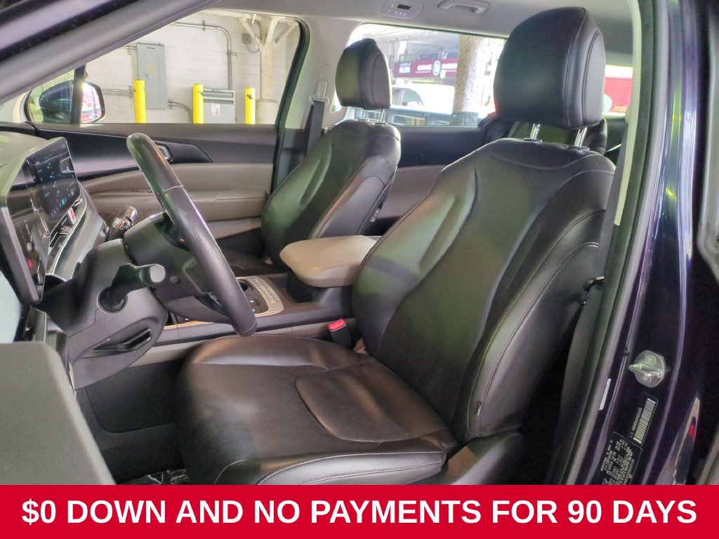 Used 2025 Kia Carnival FWD image 25