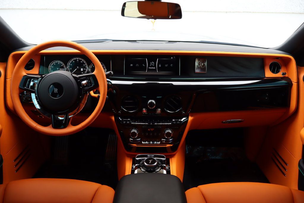 Used 2023 Rolls-Royce Phantom Sedan w/ Leather Finishing Pack RWD image 4
