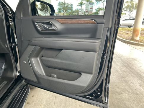 Used 2024 Chevrolet Suburban High Country w/ Advanced Technology Package image 27