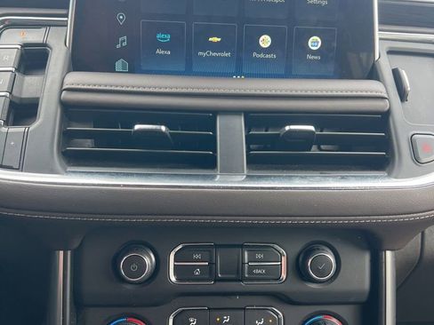 Used 2024 Chevrolet Suburban LT image 27