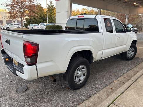 Used 2022 Toyota Tacoma SR image 3