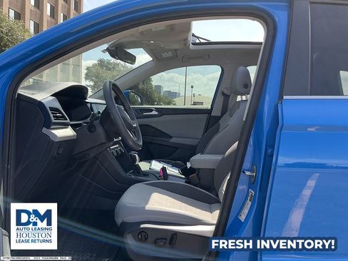 Used 2023 Volkswagen Taos SE FWD image 8