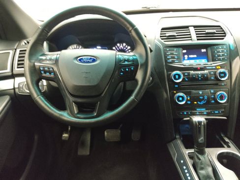 Used 2016 Ford Explorer XLT image 22
