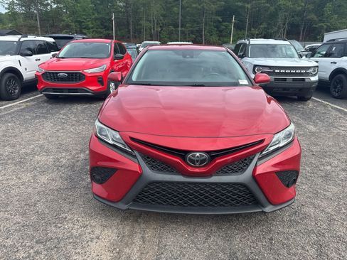 Used 2020 Toyota Camry SE AWD/4WD image 2