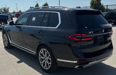Used 2024 BMW X7 xDrive40i AWD/4WD image 3