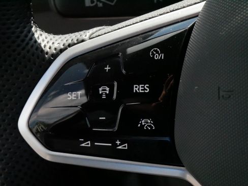 Certified 2023 Volkswagen Tiguan SE R-Line AWD/4WD image 25