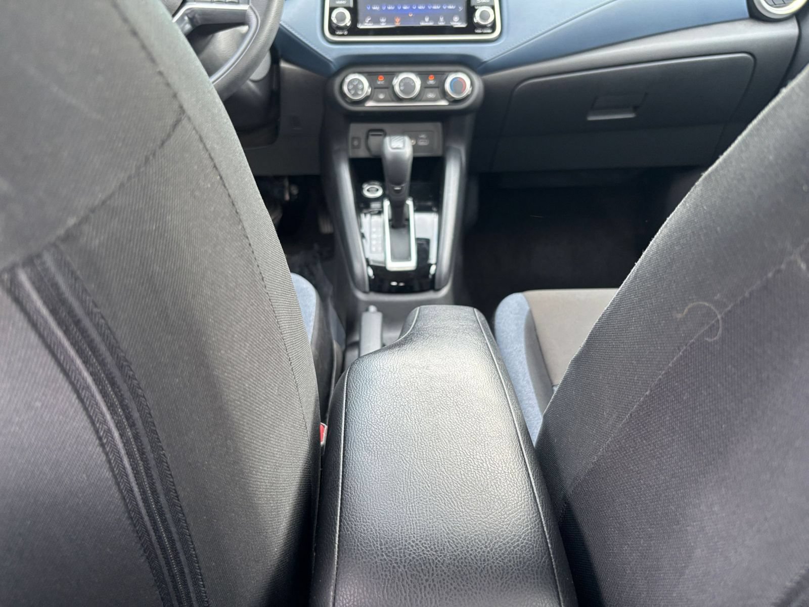 Used 2025 Nissan Versa SV FWD image 38
