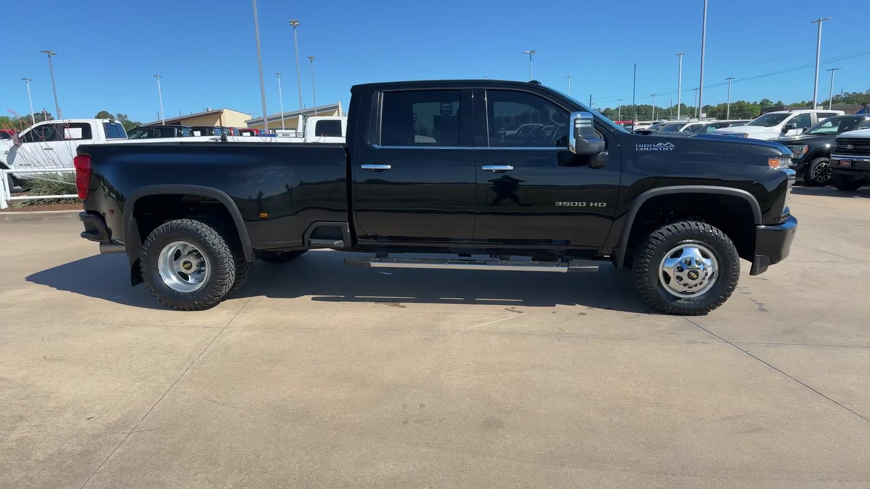 Used 2023 Chevrolet Silverado 3500 High Country w/ Snow Plow Prep/Camper Package AWD/4WD image 2