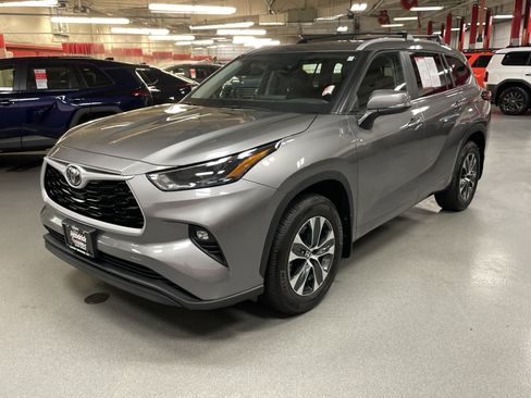 Used 2026 Toyota Highlander XLE image 5