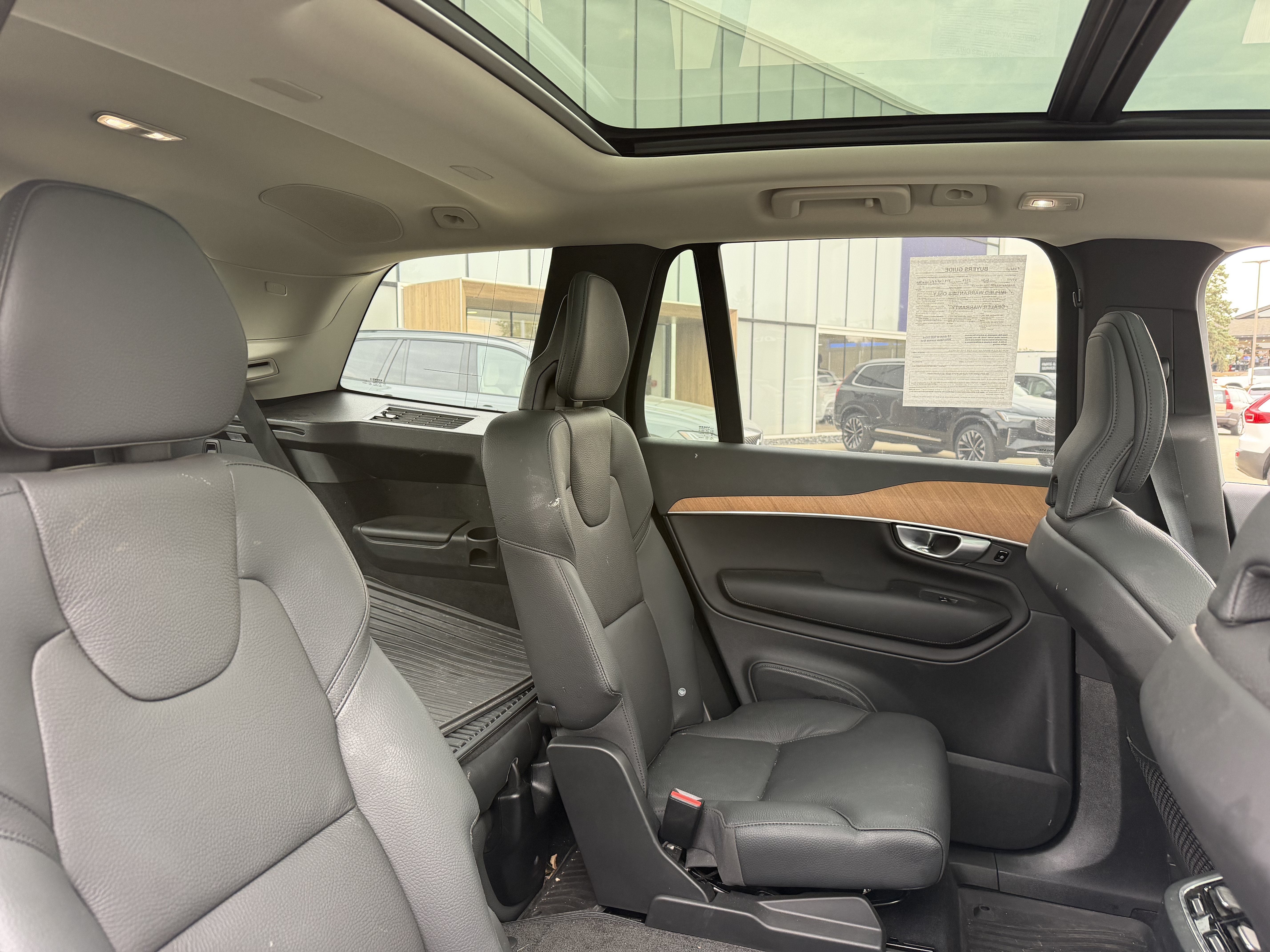 Used 2024 Volvo XC90 T8 Plus w/ Protection Package Premier AWD/4WD image 10