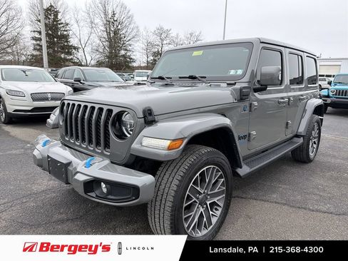 Used 2022 Jeep Wrangler Unlimited Sahara AWD/4WD image 1