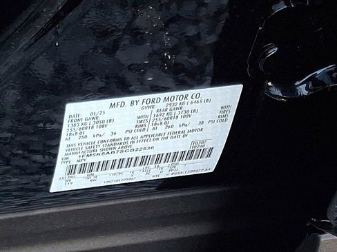 New 2025 Ford Explorer Base image 16