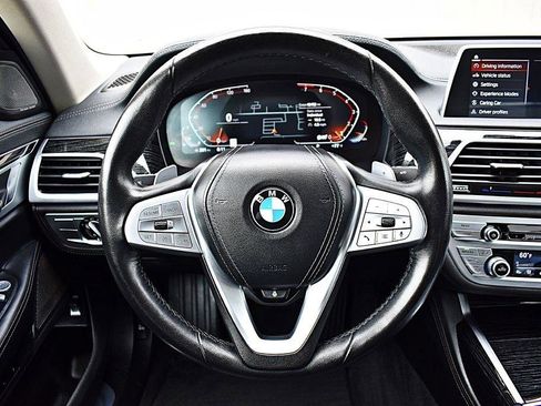 Used 2022 BMW 740i RWD image 26