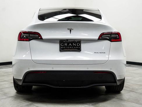Used 2021 Tesla Model Y Long Range image 8