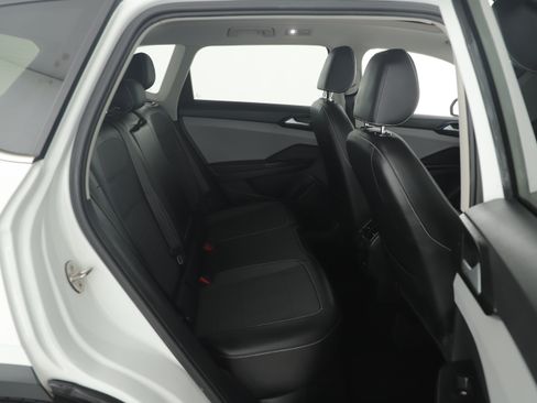 Used 2022 Volkswagen Taos SE image 12