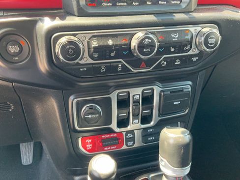Used 2021 Jeep Gladiator Rubicon AWD/4WD image 17