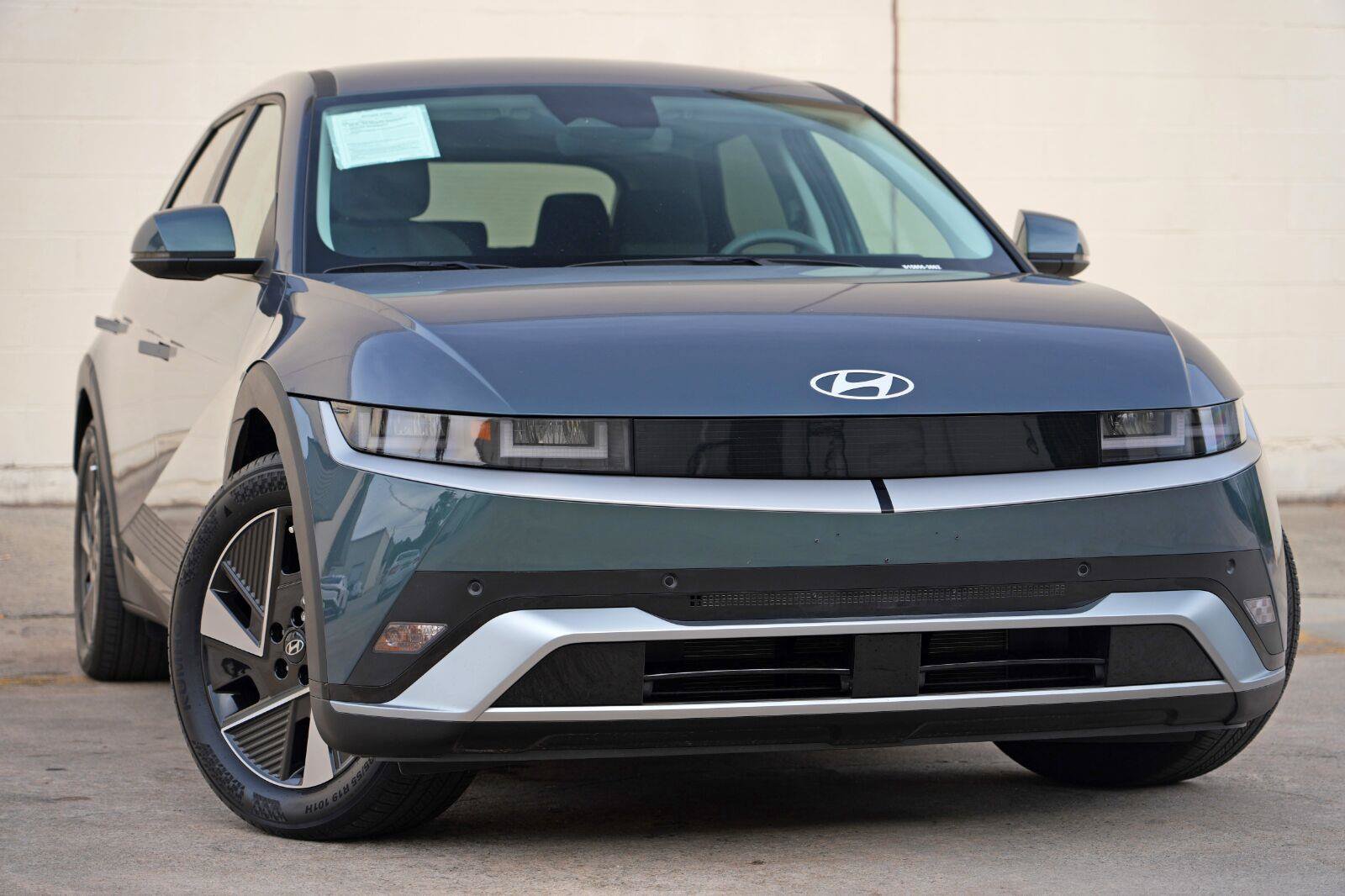 Used 2025 Hyundai Ioniq 5 SE RWD image 3