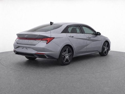 Used 2023 Hyundai Elantra Limited FWD image 5