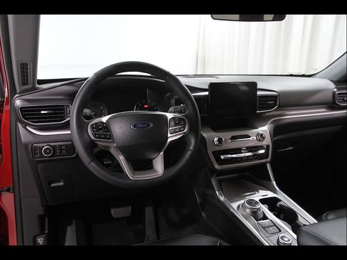 Used 2023 Ford Explorer XLT w/ Equipment Group 202A AWD/4WD image 7