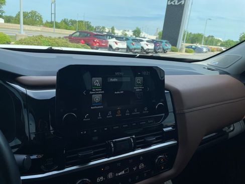 Used 2025 Nissan Pathfinder Platinum AWD/4WD image 16