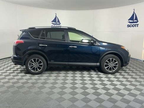 Used 2018 Toyota RAV4 Limited AWD/4WD image 6