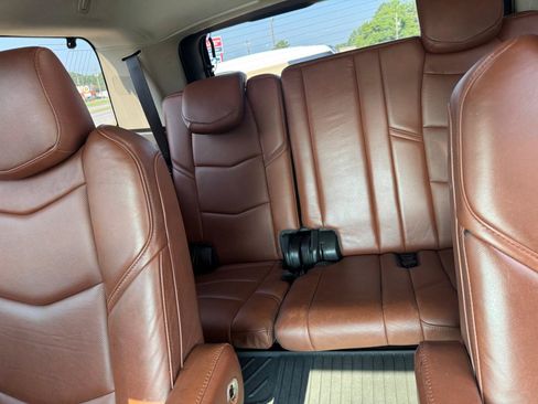 Used 2016 Cadillac Escalade Premium AWD/4WD image 14