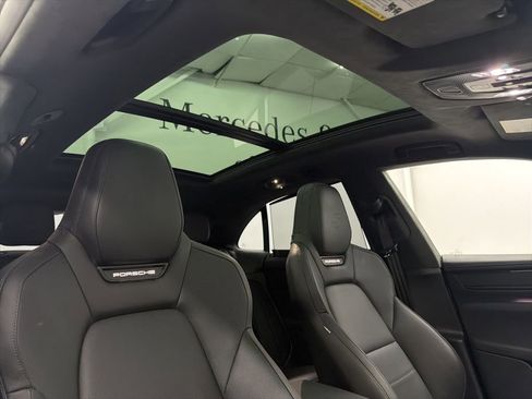 Used 2025 Porsche Macan Turbo Electric AWD/4WD image 29