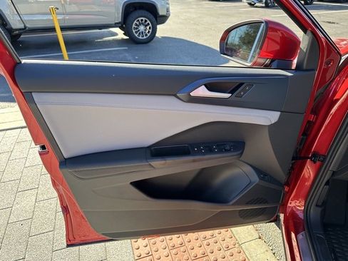 New 2024 Volkswagen Taos SE image 10