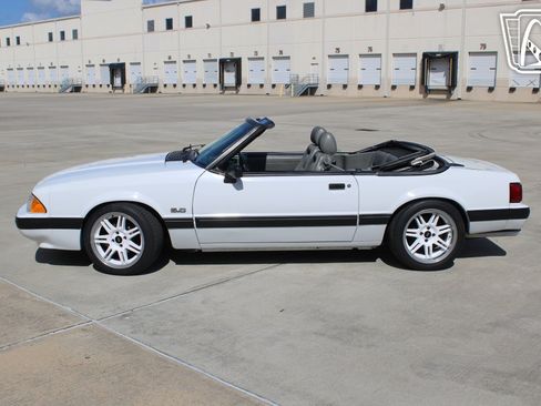 Used 1989 Ford Mustang LX RWD image 2