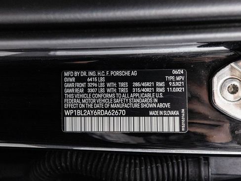 Used 2024 Porsche Cayenne S image 35