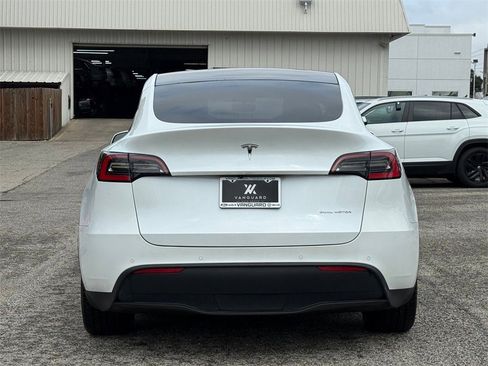 Used 2021 Tesla Model Y Long Range image 7