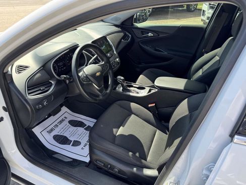 Used 2024 Chevrolet Malibu RS w/ LPO, Floor Liner Package FWD image 2