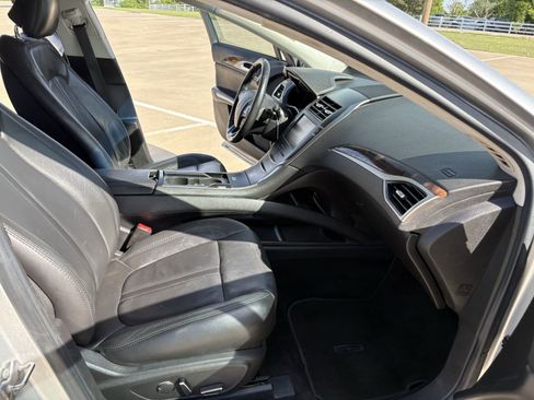 Used 2013 Lincoln MKZ FWD image 11