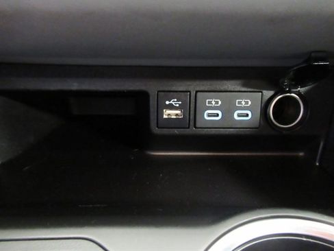 Used 2024 Toyota Highlander XLE image 27