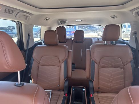 Used 2023 Nissan Pathfinder Platinum FWD image 11
