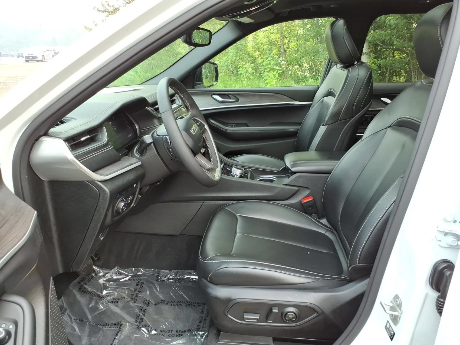 Used 2024 Jeep Grand Cherokee Limited 4xe AWD/4WD image 14