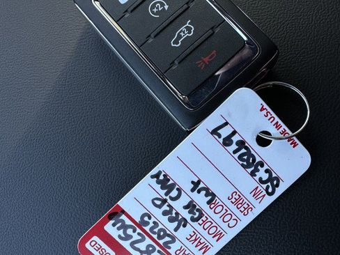 New 2025 Jeep Grand Cherokee Limited w/ Black Appearance Package image 33