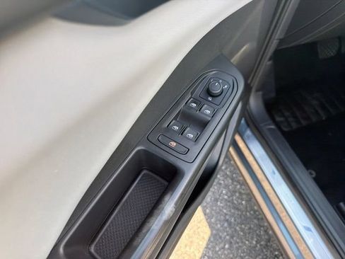 Certified 2022 Volkswagen Taos SE FWD image 11