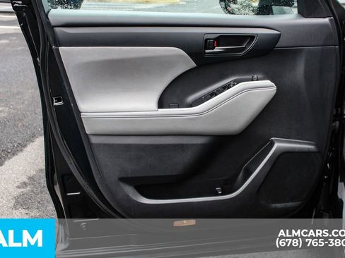 Used 2023 Toyota Highlander L image 37