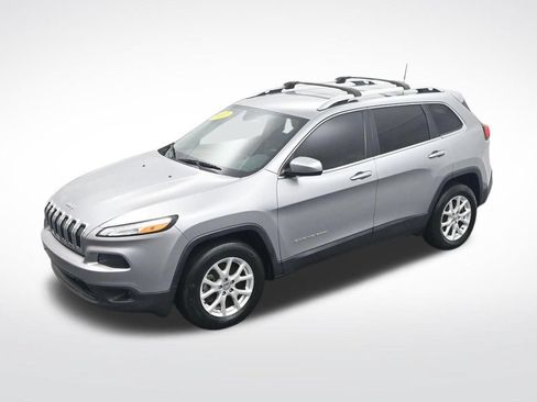 Used 2017 Jeep Cherokee Latitude w/ Trailer Tow Group AWD/4WD image 23