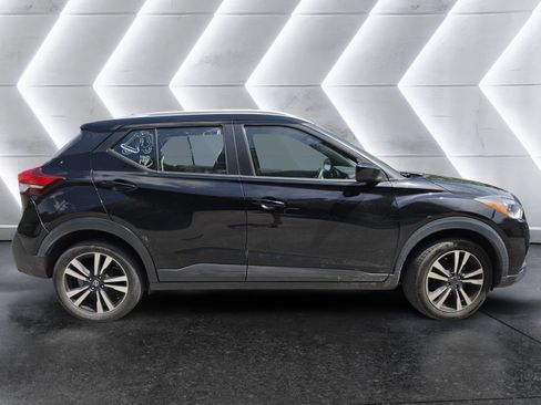 Used 2019 Nissan Kicks SV FWD image 3