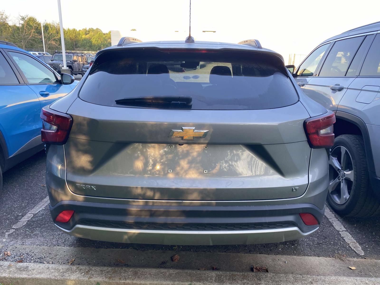 Used 2025 Chevrolet Trax LT FWD image 7